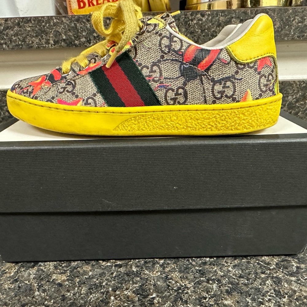 Boys Gucci Sneakers Size 30 (12.5)